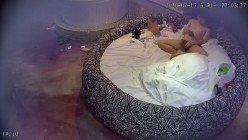 情趣酒店鸟巢浴缸房偷拍反差婊眼镜学妹被舔出水被男友跳蛋加鸡巴双重侍候还欲求不满的样子 截图12