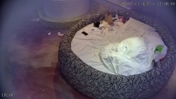 情趣酒店鸟巢浴缸房偷拍反差婊眼镜学妹被舔出水被男友跳蛋加鸡巴双重侍候还欲求不满的样子 截图15