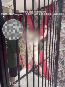 SM调教大神『狙心Dom』废墟大战 废墟户外双调 拘束架虐阴 女女百合双龙头 灌肠 日常调教 小熊女上乳摇 截图14