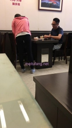 TW街头小吃店偷拍14位小姐姐各种极品粉鲍鱼 截图1