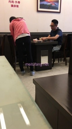 TW街头小吃店偷拍14位小姐姐各种极品粉鲍鱼 截图3