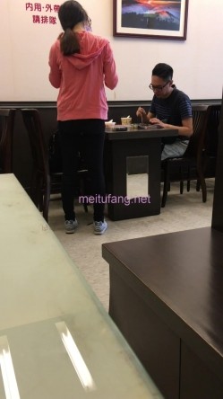 TW街头小吃店偷拍14位小姐姐各种极品粉鲍鱼 截图7