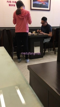 TW街头小吃店偷拍14位小姐姐各种极品粉鲍鱼 截图8