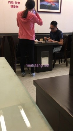 TW街头小吃店偷拍14位小姐姐各种极品粉鲍鱼 截图9