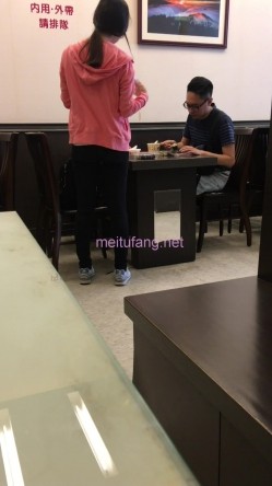 TW街头小吃店偷拍14位小姐姐各种极品粉鲍鱼 截图10