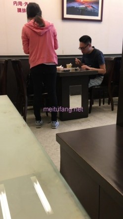 TW街头小吃店偷拍14位小姐姐各种极品粉鲍鱼 截图12