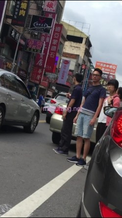 TW街头小吃店偷拍14位小姐姐各种极品粉鲍鱼 截图13