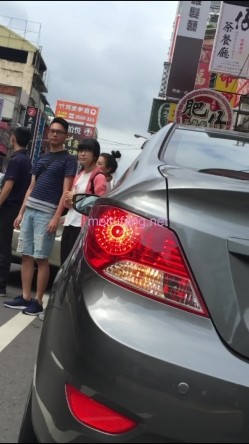 TW街头小吃店偷拍14位小姐姐各种极品粉鲍鱼 截图15