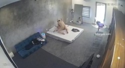 黑客破解家庭网络摄像头偷拍住毛坯房的年轻情侣疯狂做爱有时一天做爱几次 截图6