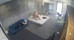 黑客破解家庭网络摄像头偷拍住毛坯房的年轻情侣疯狂做爱有时一天做爱几次 截图7