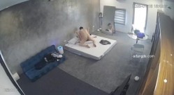 黑客破解家庭网络摄像头偷拍住毛坯房的年轻情侣疯狂做爱有时一天做爱几次 截图8