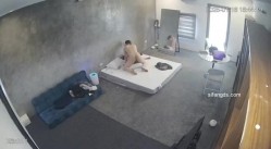 黑客破解家庭网络摄像头偷拍住毛坯房的年轻情侣疯狂做爱有时一天做爱几次 截图9