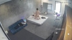 黑客破解家庭网络摄像头偷拍住毛坯房的年轻情侣疯狂做爱有时一天做爱几次 截图11