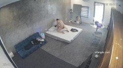 黑客破解家庭网络摄像头偷拍住毛坯房的年轻情侣疯狂做爱有时一天做爱几次 截图12