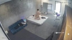 黑客破解家庭网络摄像头偷拍住毛坯房的年轻情侣疯狂做爱有时一天做爱几次 截图13