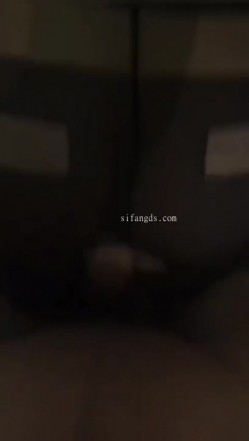 极品颜值小情侣 泄密流出，表面高冷的女孩子没想出床上这么骚，超级反差叫床淫荡不堪，水多多，肉棒塞满饥渴骚穴 截图11