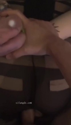 极品颜值小情侣 泄密流出，表面高冷的女孩子没想出床上这么骚，超级反差叫床淫荡不堪，水多多，肉棒塞满饥渴骚穴 截图13