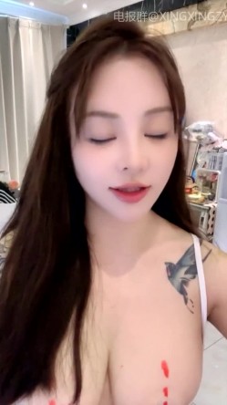 巨乳宝贝！喷水姬【炸土豆】绝对颜值~新道具 奶子骚B滴蜡 截图2