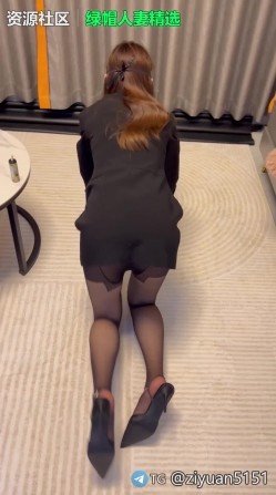 真大神「宝马哥BMWZ」1号女主长腿美乳微露脸母狗，《饮尿，吞精，肛交》土豪的极品人形母狗！ 截图9