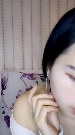 G奶御姐【喜宝】，知性美御姐，眼镜戴上立刻有味儿了，黑丝性爱，骚气已经溢出了屏幕，真屌！ 截图1