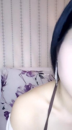 G奶御姐【喜宝】，知性美御姐，眼镜戴上立刻有味儿了，黑丝性爱，骚气已经溢出了屏幕，真屌！ 截图4