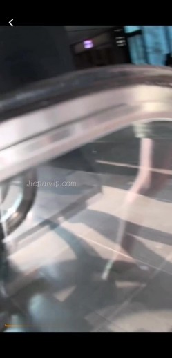 大神级偷拍大明星蒋梦婕裙底,薄蕾丝窄边内内真性感,不知道被潜过没有 截图3