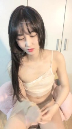 校花级女神，纯欲天花板，【纯情星星】美腿翘臀美极了~大合集，颜值为王最挑逗~强烈推荐 截图5