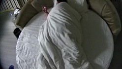 情趣台 妓女小少妇被花臂胖男人点单 少妇翘臀上下抽动 把男人爽得双手无措 翻身拉过来直接狠操 截图8