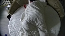 情趣台 妓女小少妇被花臂胖男人点单 少妇翘臀上下抽动 把男人爽得双手无措 翻身拉过来直接狠操 截图9