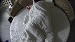 情趣台 妓女小少妇被花臂胖男人点单 少妇翘臀上下抽动 把男人爽得双手无措 翻身拉过来直接狠操 截图10