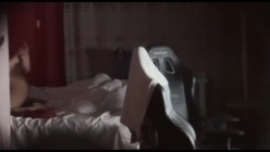 猫眼偷拍 电竞酒店服务员隔门偷窥年轻小伙和红色睡衣少妇姐姐激情 截图6