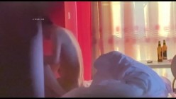 猫眼偷拍 电竞酒店服务员隔门偷窥年轻小伙和红色睡衣少妇姐姐激情 截图16