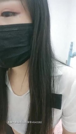 大四学妹找闺蜜同学一起和男友玩双飞 男友长屌无套抽插直顶闺蜜花心 爽的闺蜜高潮浪叫 学妹有点嫉妒啦 高清源码录制 截图2