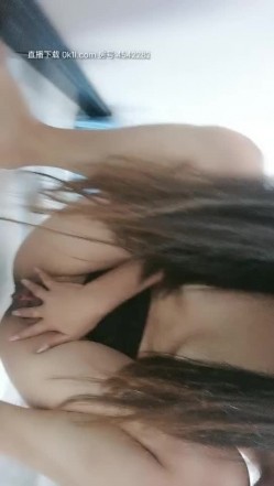 大四学妹找闺蜜同学一起和男友玩双飞 男友长屌无套抽插直顶闺蜜花心 爽的闺蜜高潮浪叫 学妹有点嫉妒啦 高清源码录制 截图16