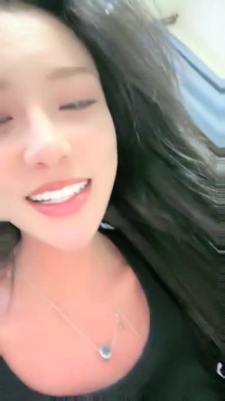 核弹！气质女神【绿王八成精】高跟长腿~跳蛋自慰~高冷女神范，强烈推荐收藏 截图2