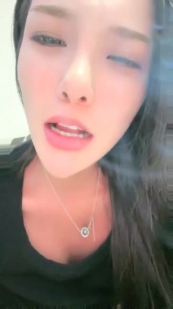 核弹！气质女神【绿王八成精】高跟长腿~跳蛋自慰~高冷女神范，强烈推荐收藏 截图7