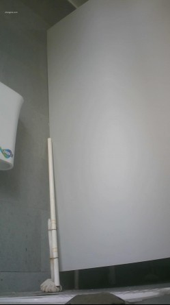培训机构女厕双机位近景高清偸拍 多位小姐姐方便，脸逼同框看点十足 截图1