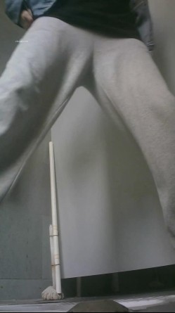 培训机构女厕双机位近景高清偸拍 多位小姐姐方便，脸逼同框看点十足 截图4