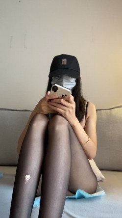 爆炸身材尤物模特！一对豪乳黑丝美腿！来大姨妈继续诱惑，搔首弄姿各种摆弄，翘起美臀更是诱人 截图14