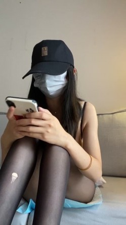 爆炸身材尤物模特！一对豪乳黑丝美腿！来大姨妈继续诱惑，搔首弄姿各种摆弄，翘起美臀更是诱人 截图15
