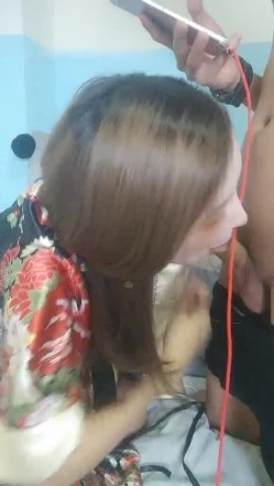 颜值不错逼逼无毛白虎妹子双人啪啪 和服黑丝跳蛋塞逼逼口交骑乘后入抽插 截图4