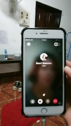 广东修车老司机光头哥《探秘金三角》手机选妹200块包夜大波妹自己干完熘了让兄弟上 截图3