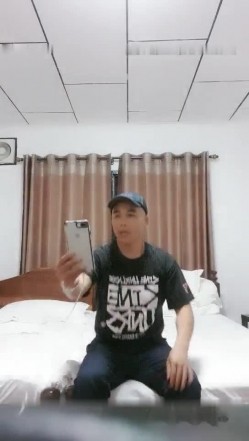 广东修车老司机光头哥《探秘金三角》手机选妹200块包夜大波妹自己干完熘了让兄弟上 截图7