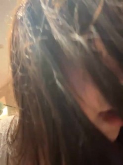stripchat平台的人气女神，19岁学生妹，【Olivia】，童颜巨乳，高潮狂喷水，跟个水龙头一样，震撼刺激，屌爆了！ 截图15