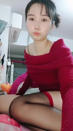 气质新人美女初下海！皮肤超白粉穴！浑圆大白屁股，跪着翘起特写，假屌抽插骑坐，性感极度诱惑 截图7