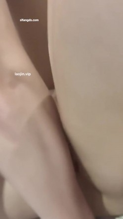 顶级淫妻【金童锺】KTV挑战，极品骚妻，欲望太强了，多个单男共同操，“你们今天不射不准走“ 截图14