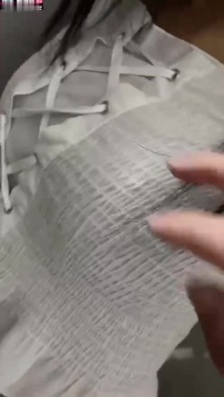 上海贵妇，身材丰满，秀色可餐，逛商场的时候随手约了一位小哥哥，商场女侧做爱啪啪啪到底是什么味道呢？ 截图4