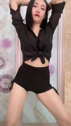快手颜值少妇【媛猫儿】极品御姐榨精小鲜肉，好身材大长腿，足交圣体，逼肥奶圆 截图2
