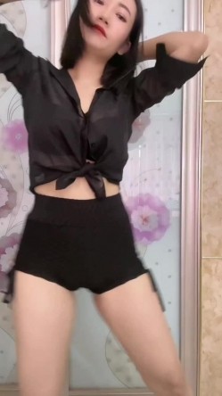快手颜值少妇【媛猫儿】极品御姐榨精小鲜肉，好身材大长腿，足交圣体，逼肥奶圆 截图3