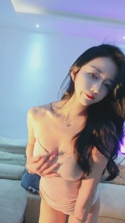 【高端奢华 ️顶级空姐】超美商务模特『小一一』极品女神重磅回归 又骚又御《此女只应天上有 人间谁配操一回》 截图3